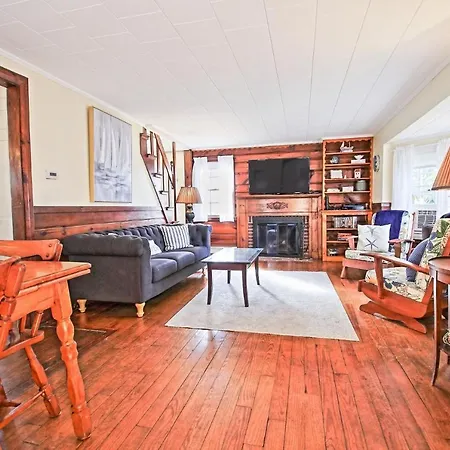 Lofted Cape Cottage By Leavetown Vacations